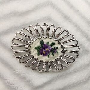 VINTAGE Petit point pansy crochet brooch